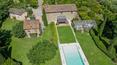 Toscana Immobiliare - L'incantevole giardino ospita la meravigliosa piscina