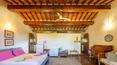 Toscana Immobiliare - Villa panorámica con piscina, anexos y 12,9 ha de olivar y tierra cultivable en venta en Arezzo, Toscana