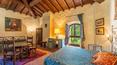 Toscana Immobiliare - La villa alberga un total de 11 habitaciones, mientras que la torre medieval consta de 4 suites