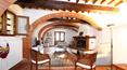 Toscana Immobiliare - Ferme toscane avec vue panoramique et 8 ha de terrain dans la province de Sienne