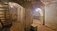 Toscana Immobiliare - On the ground floor there are attractive rooms with characteristic vaulted ceilings