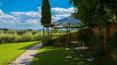 Toscana Immobiliare - La villa padronale è caratterizzata dall'imponente facciata in mattoni e dalla suggestiva scala con loggiato