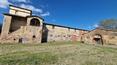 Toscana Immobiliare - Casale del 1800 da ristrutturare con annessi e 1 ettaro di terreno in vendita a Foiano della Chiana