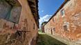 Toscana Immobiliare - Ferme toscane à restaurer avec terrain et annexes