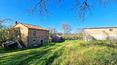 Toscana Immobiliare - Casale da ristrutturare con vista panoramica in vendita nei pressi dell’affascinante borgo medievale di Monticchiello, immerso nel cuore delle colline di Siena