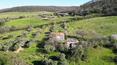 Toscana Immobiliare - Cortijo para reformar con vistas panorámicas en venta cerca del encantador pueblo medieval de Monticchiello, en el corazón de las colinas de Siena