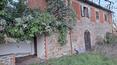 Toscana Immobiliare - Altes Bauernhaus mit Nebengebäuden und 7 Hektar Land zu verkaufen, nur wenige Minuten von Arezzo entfernt