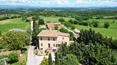 Toscana Immobiliare - Domaine exclusif avec ferme, vignoble, structure d'accueil avec 17 logements, cave à vin et centre de bien-être à vendre en Toscane