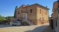 Toscana Immobiliare - Casale con due appartamenti, garage, annessi e terreno immerso nella campagna toscana