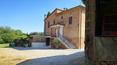 Toscana Immobiliare - Masía con dos viviendas, garaje, anexos y terreno inmersa en la campiña toscana