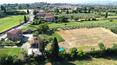 Toscana Immobiliare - Farmhouse with two flats, garage, annexes and land immersed in the Tuscan countryside