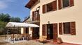 Toscana Immobiliare - The private swimming pool with Roman staircase and solarium offers moments of pure relaxation