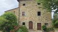 Toscana Immobiliare - Portion of 13th-century farmhouse forming part of a small Tuscan hamlet