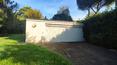 Toscana Immobiliare - The property is completed by an enclosed garden, perfect for building a swimming pool