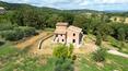 Toscana Immobiliare - Zu renovierendes Landhaus aus Stein mit Nebengebäude, 2 ha Grundstück und Möglichkeit für einen Swimmingpool in der Provinz Arezzo