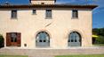 Toscana Immobiliare - Appartamento con torretta, giardino privato e piscina condominiale nel cuore delle colline tra Cortona e Castiglion Fiorentino