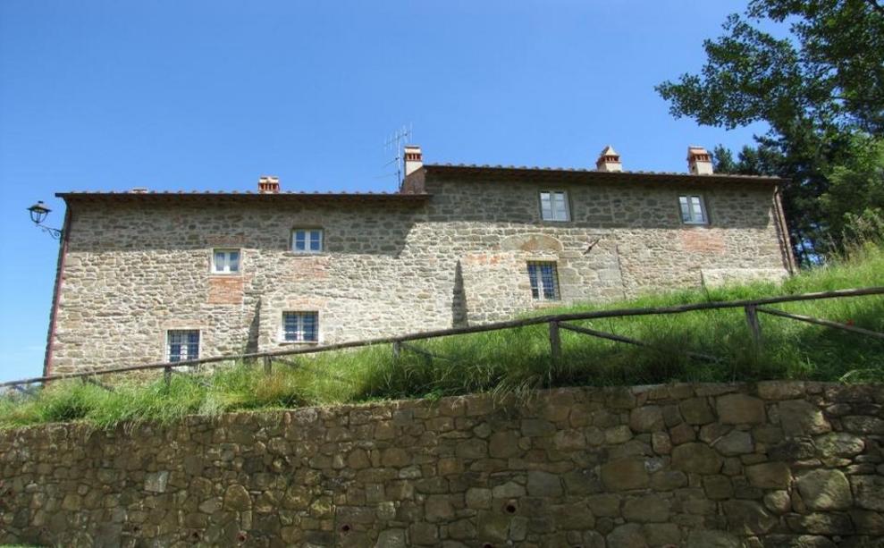 Toscana Immobiliare - casale toscano a figline valdarno in vendita non lontano da firenze nelle colline toscane