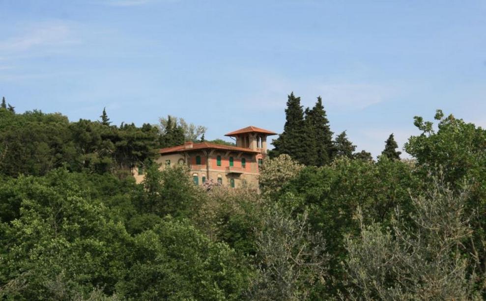 Toscana Immobiliare - hilly position villa for sale Tuscany; vendesi villa in posizione collinare Firenze Toscana