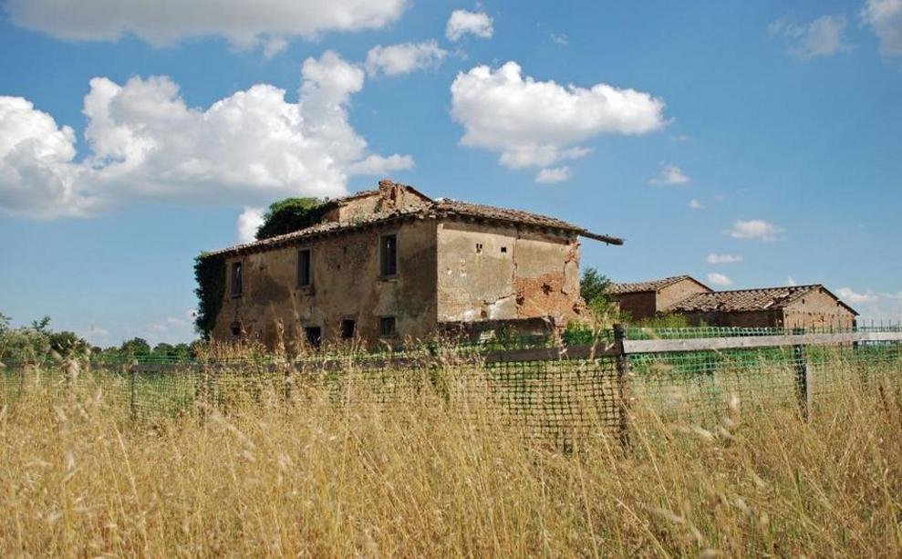 Toscana Immobiliare - typical brick farmhouse