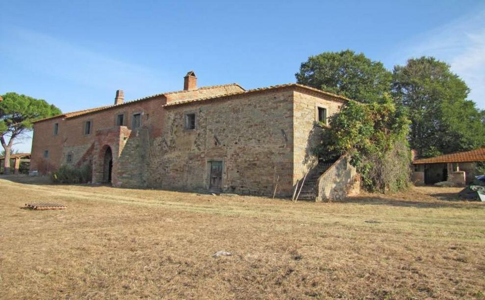 Toscana Immobiliare - For sale in Tuscany real estate complex to be restored in Cortona
