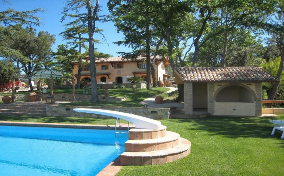 Toscana Immobiliare - Elegant villa with parkland Tuscany Sorano Grosseto for sale