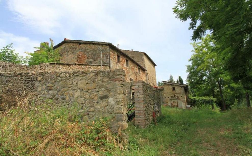 Toscana Immobiliare - house to be restored in siena