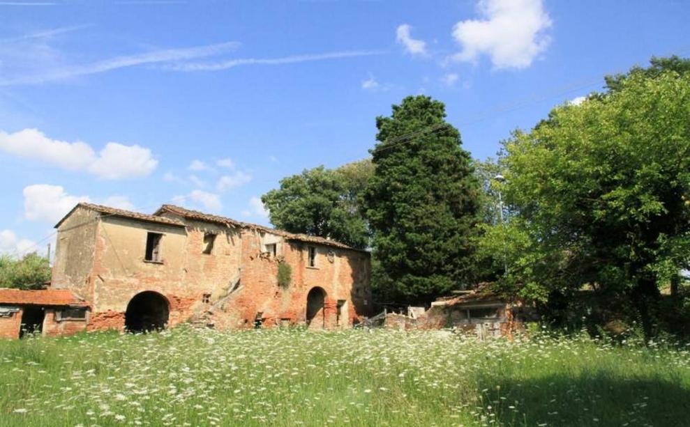 Toscana Immobiliare - ancient building in Foiano della Chiana tuscany, near Arezzo and Florence