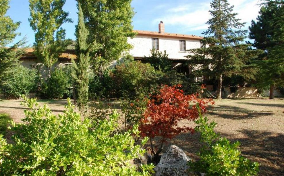 Toscana Immobiliare - Garden of the estate for sale in Umbria, Rustic farmhouses Amelia Terni