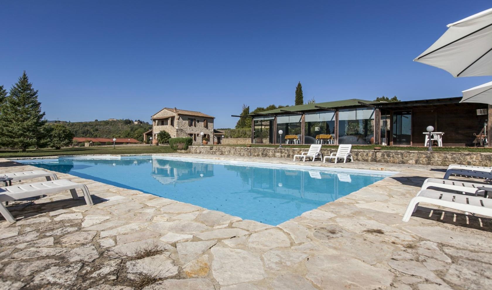 Toscana Immobiliare - The property is located on an area of 30 hectares covered in vineyards, olive groves, forests and arable land with sweeping view.