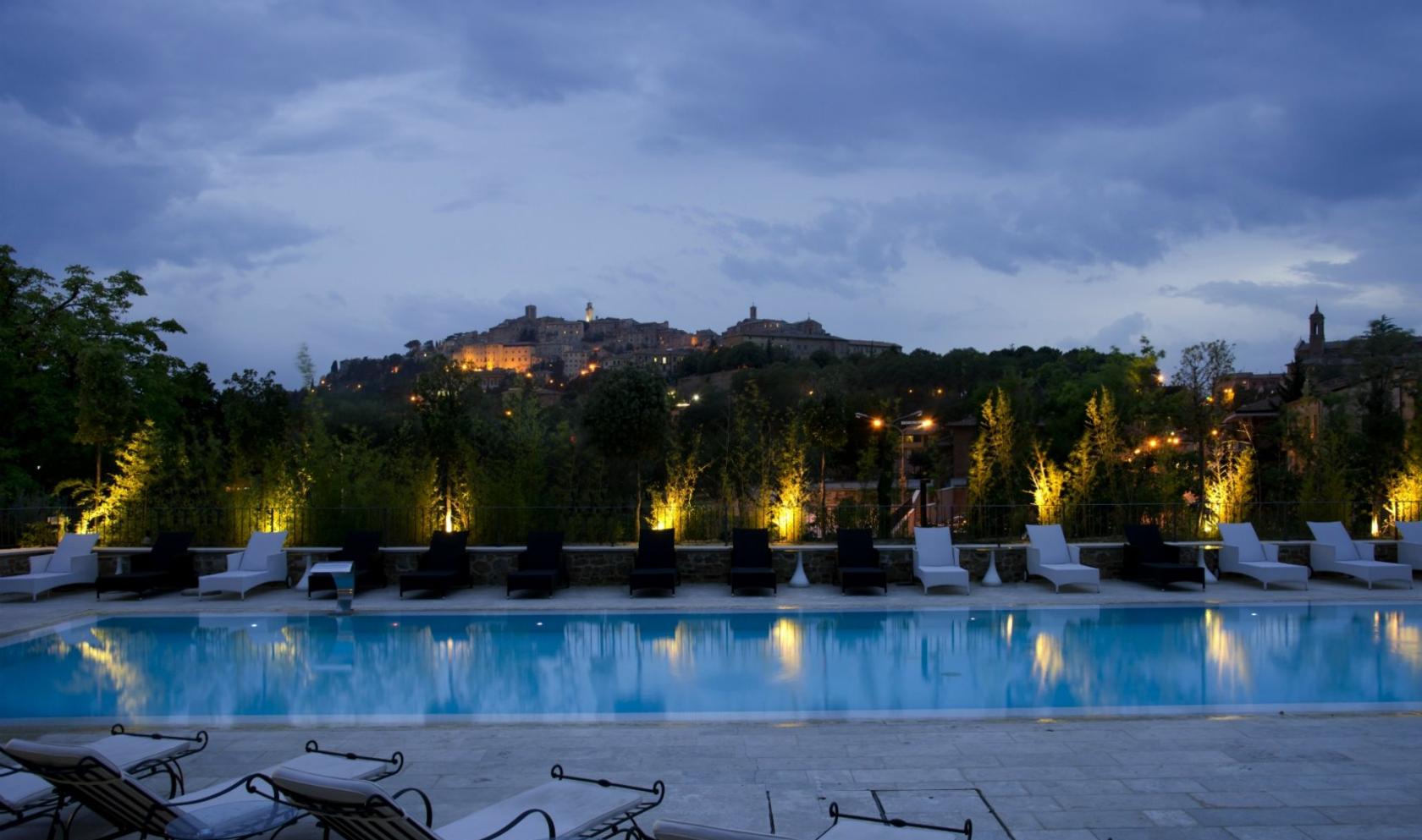 Toscana Immobiliare - Charming hotel, with a mysterious glamor and the evocative atmosphere, located in the heart of the land of Vino Nobile di Montepulciano in Tuscany.
