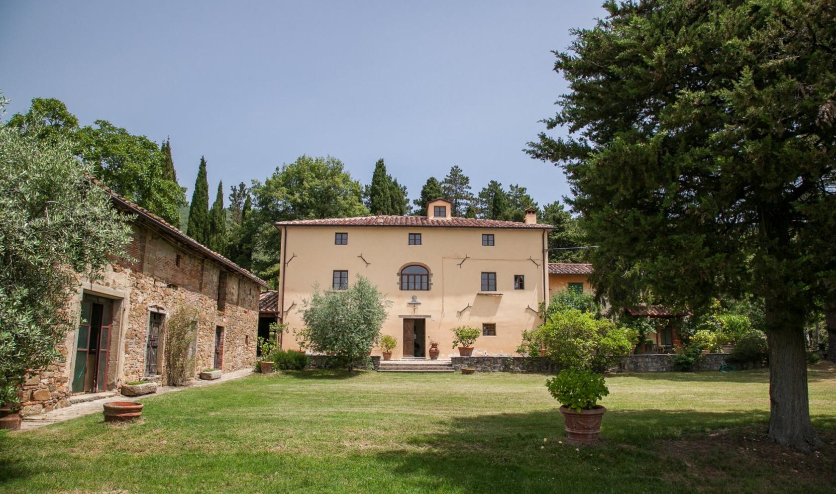 Toscana Immobiliare - main villa restored in Arezzo, Tuscany