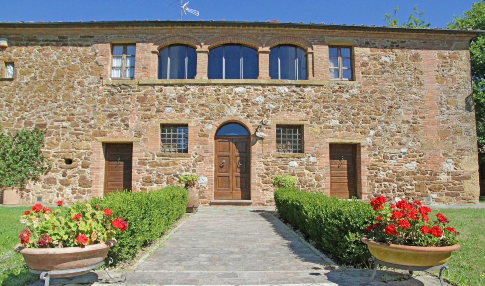 Toscana Immobiliare - Estate for sale near Siena with several houses