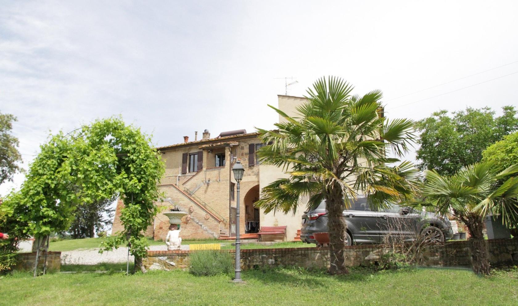 Toscana Immobiliare - Farm for sale near the village of Buonconvento