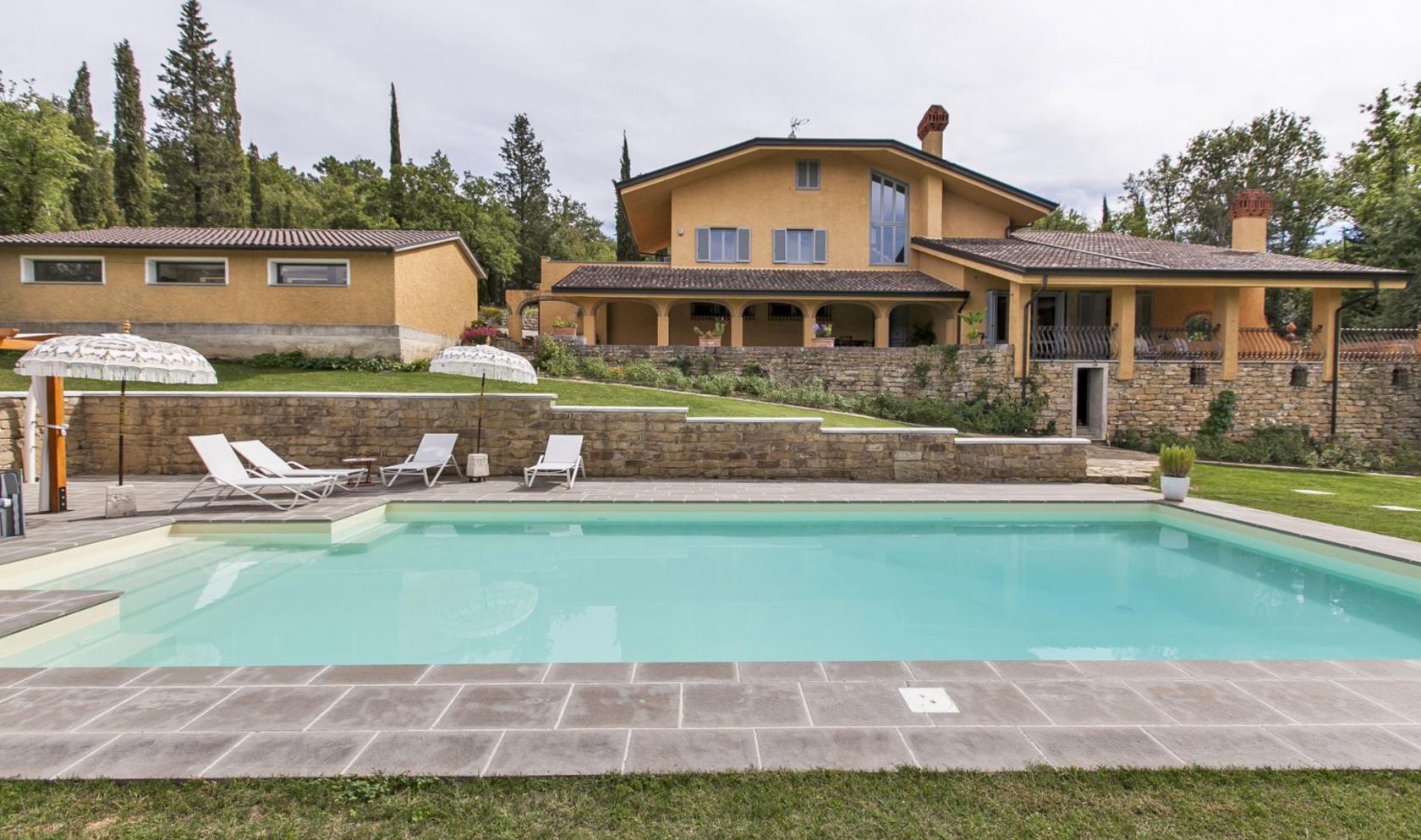 Toscana Immobiliare - Prestigious Villa for sale in the province of Arezzo.