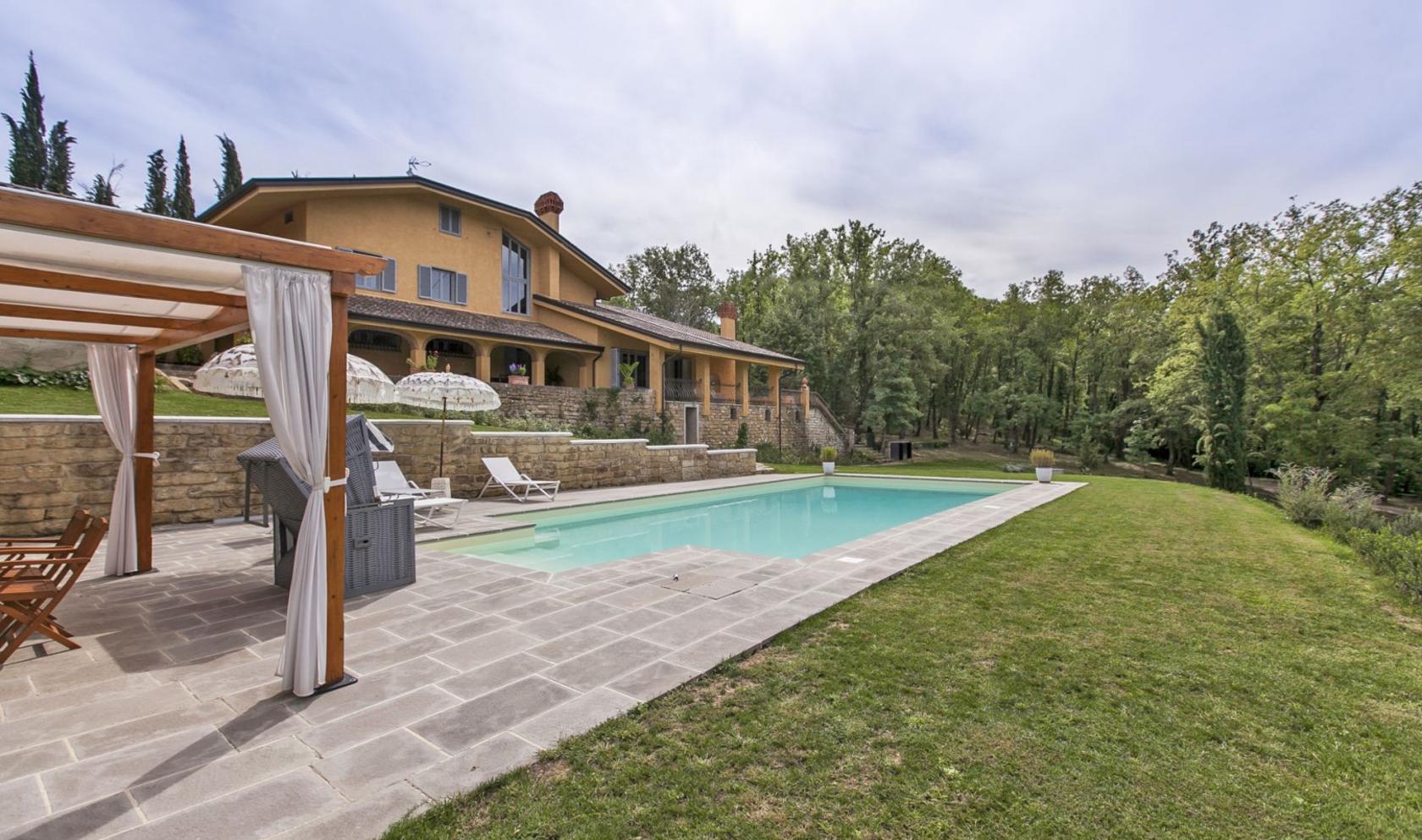Toscana Immobiliare - Prestigious villa for sale in Arezzo, Tuscany, Italy