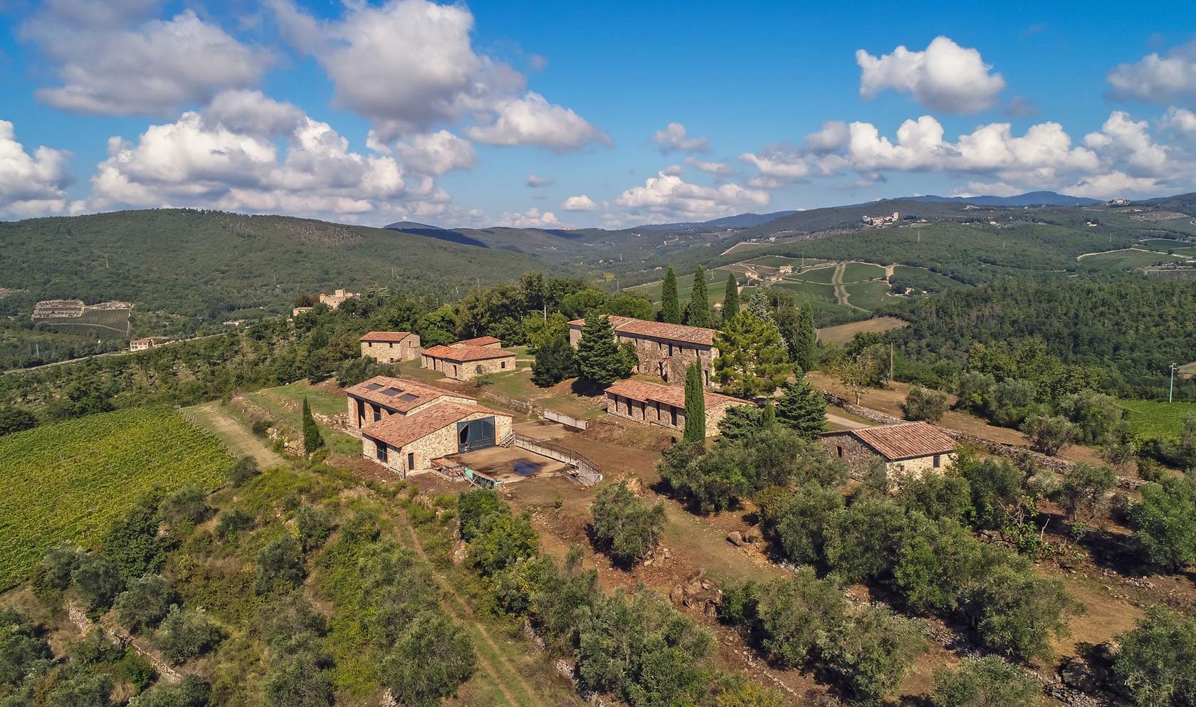 Toscana Immobiliare - The property consists of seven independent buildings with great potential, there is in fact the possibility of transformation into either residential or commercial use