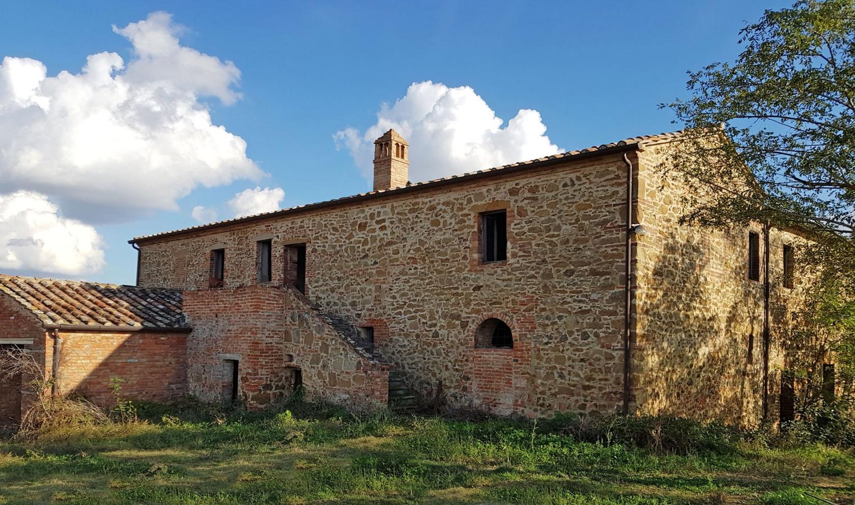 Toscana Immobiliare - house for sale with panoramic view on Montepulciano