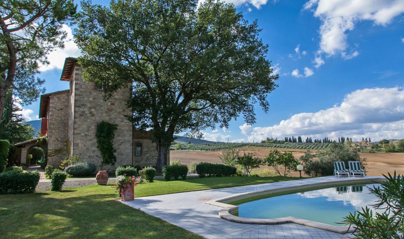Toscana Immobiliare - stone country house on four floors with pool for sale in Sarteano