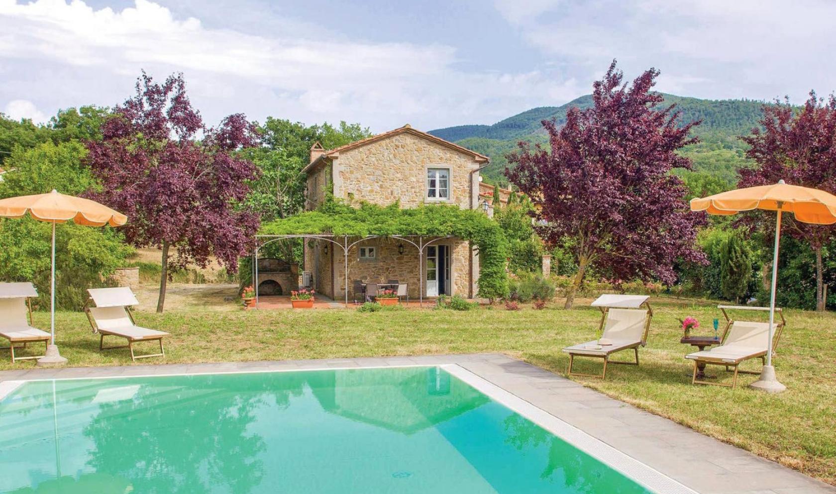 Toscana Immobiliare - Country house for sale in Cortona Tuscany