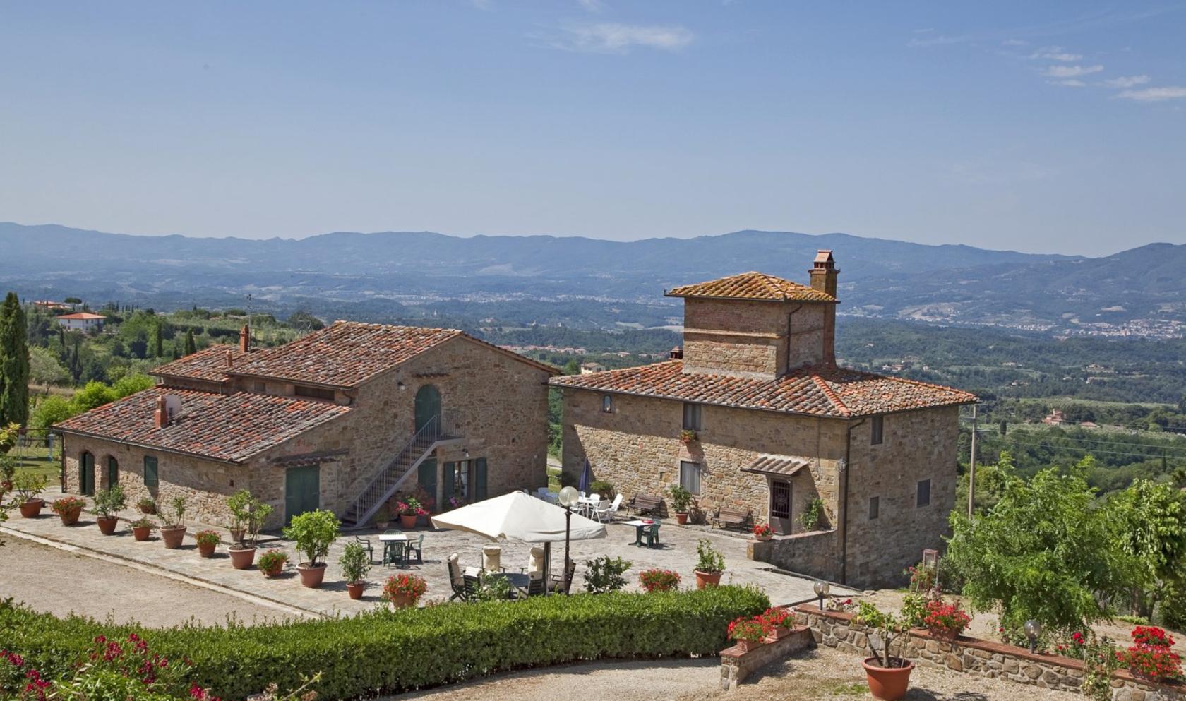 Toscana Immobiliare - Farm holiday in Florence for sale with gorgeous pool, land, garden, 13 bedrooms