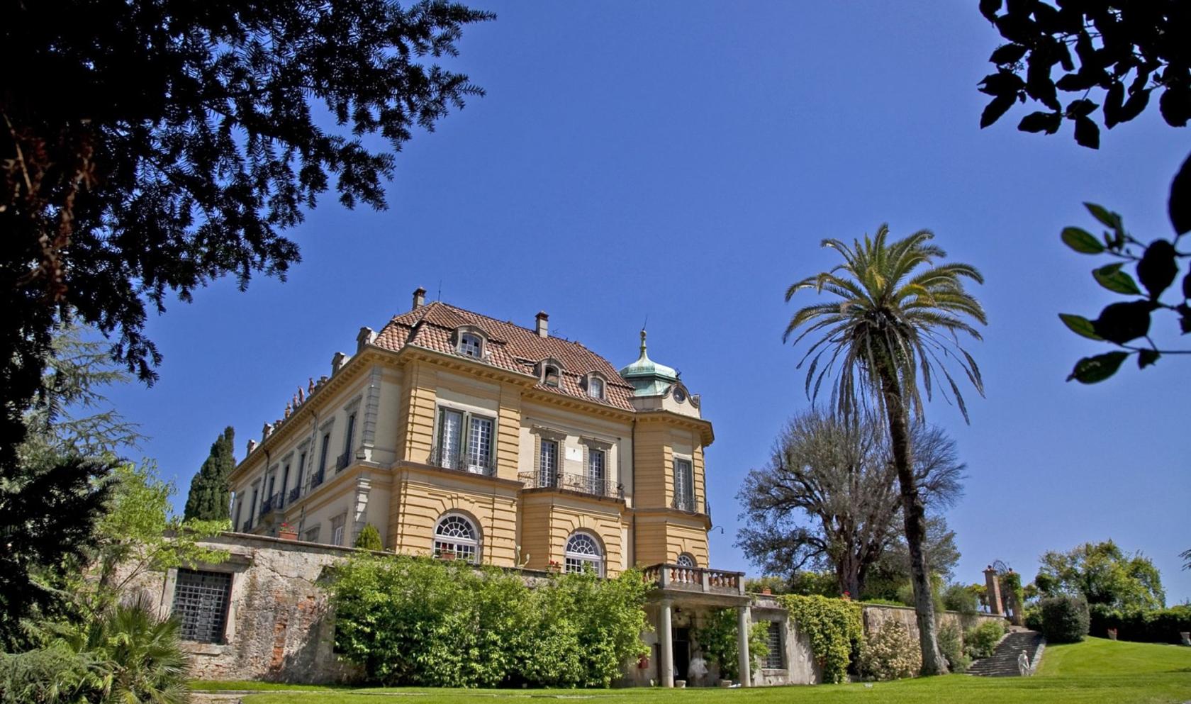 Toscana Immobiliare - Luxury Villa with park on sale in Florence