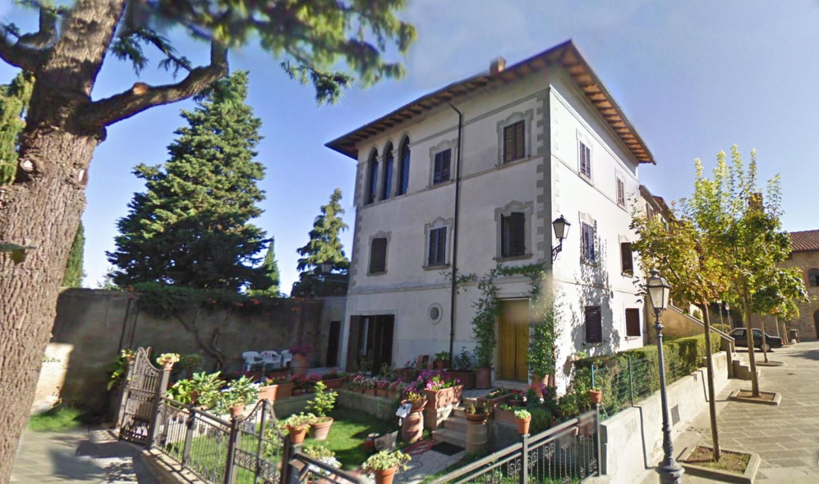 Toscana Immobiliare - Prestigious property for sale in the historic center of the medieval village of Lucignano,