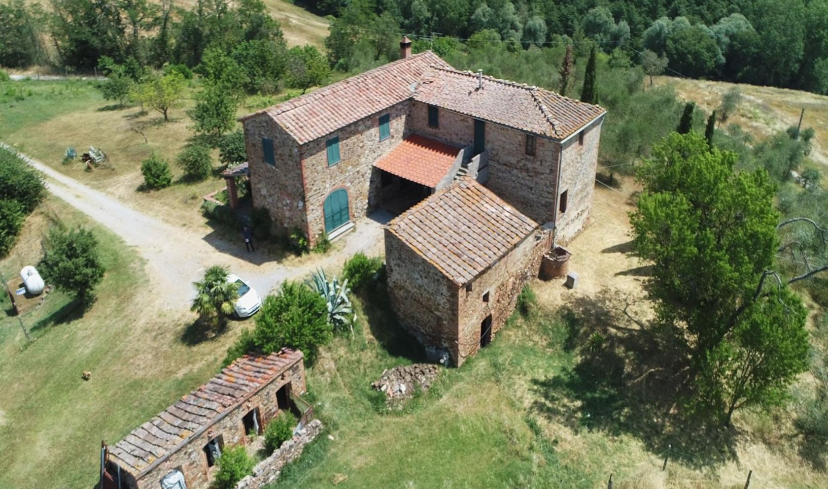 Toscana Immobiliare - Casale da ristrutturare in vendita Asciano, Siena