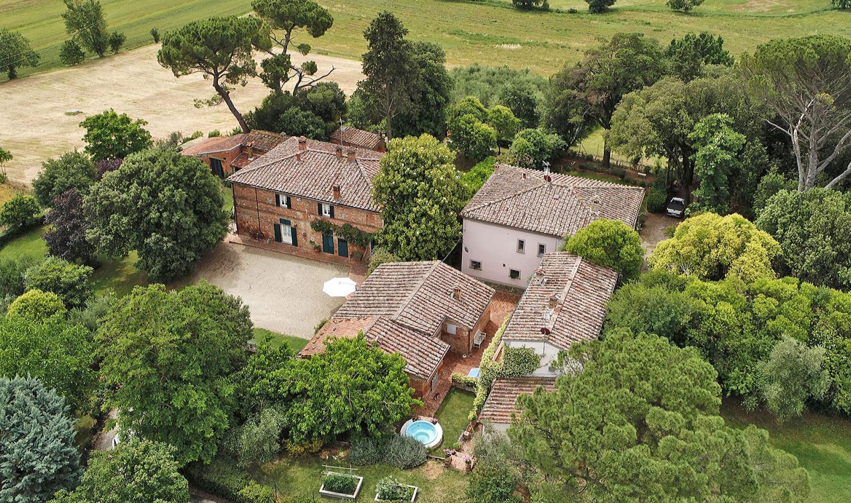 Toscana Immobiliare - Borgo toscano in vendita in provincia di Arezzo