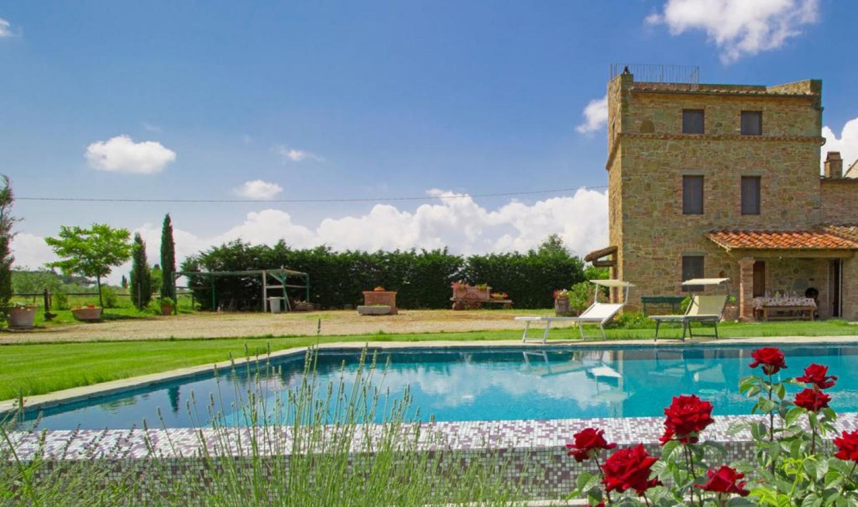 Toscana Immobiliare - Countryhouse with pool for sale in Cortona, Tuscany