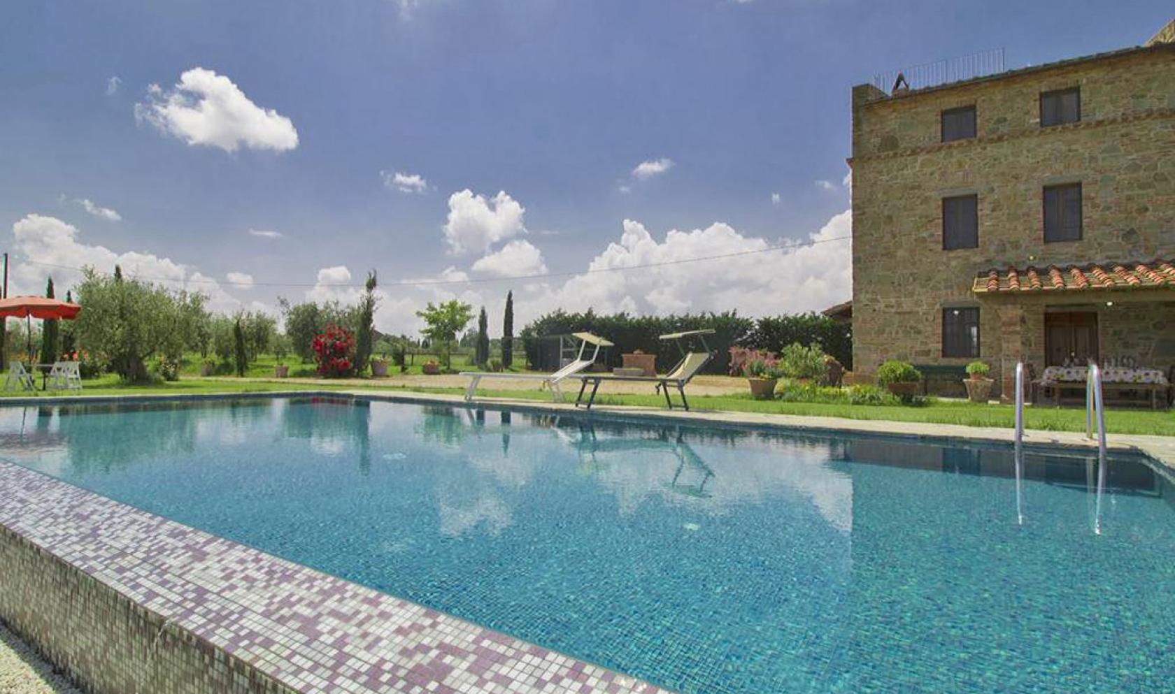Toscana Immobiliare - Casale in pietra con piscina in vendita a Cortona