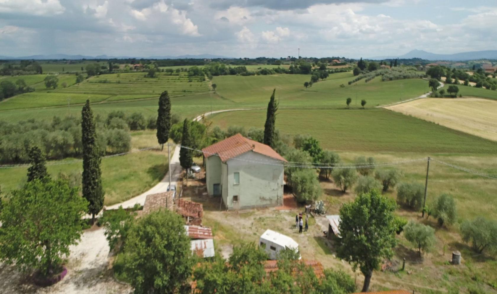 Toscana Immobiliare - Casa con terreno in vendita a Cortona