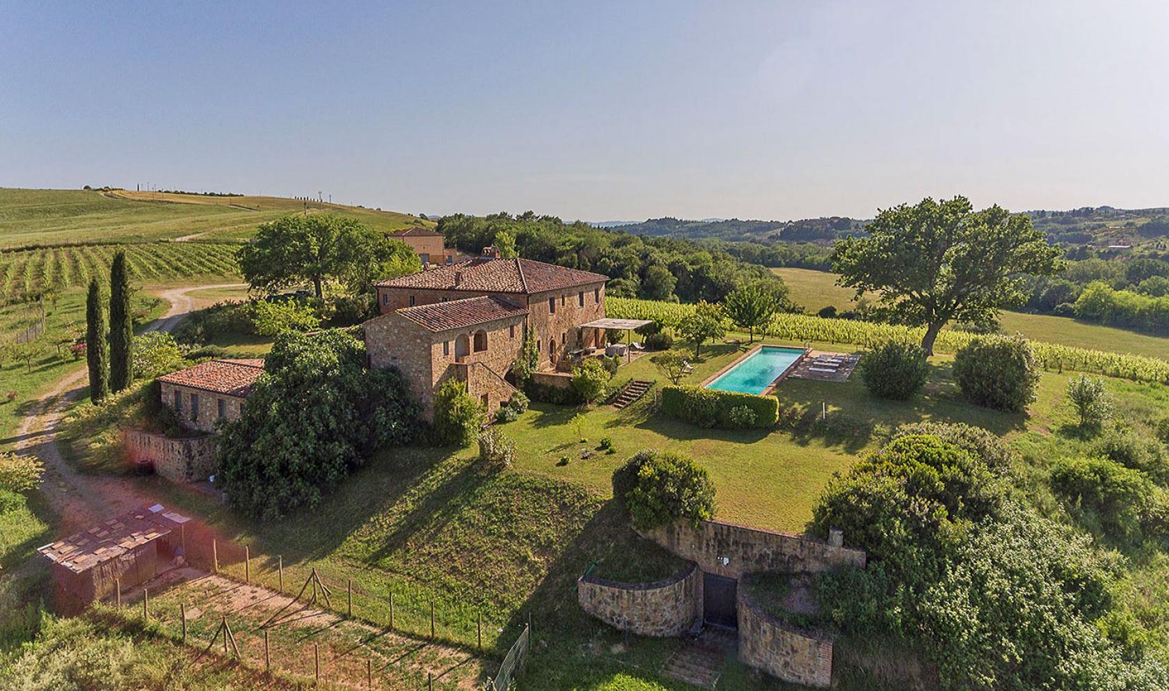 Toscana Immobiliare - Buy a Farm With Vineyard And Winery Business In Montalcino
