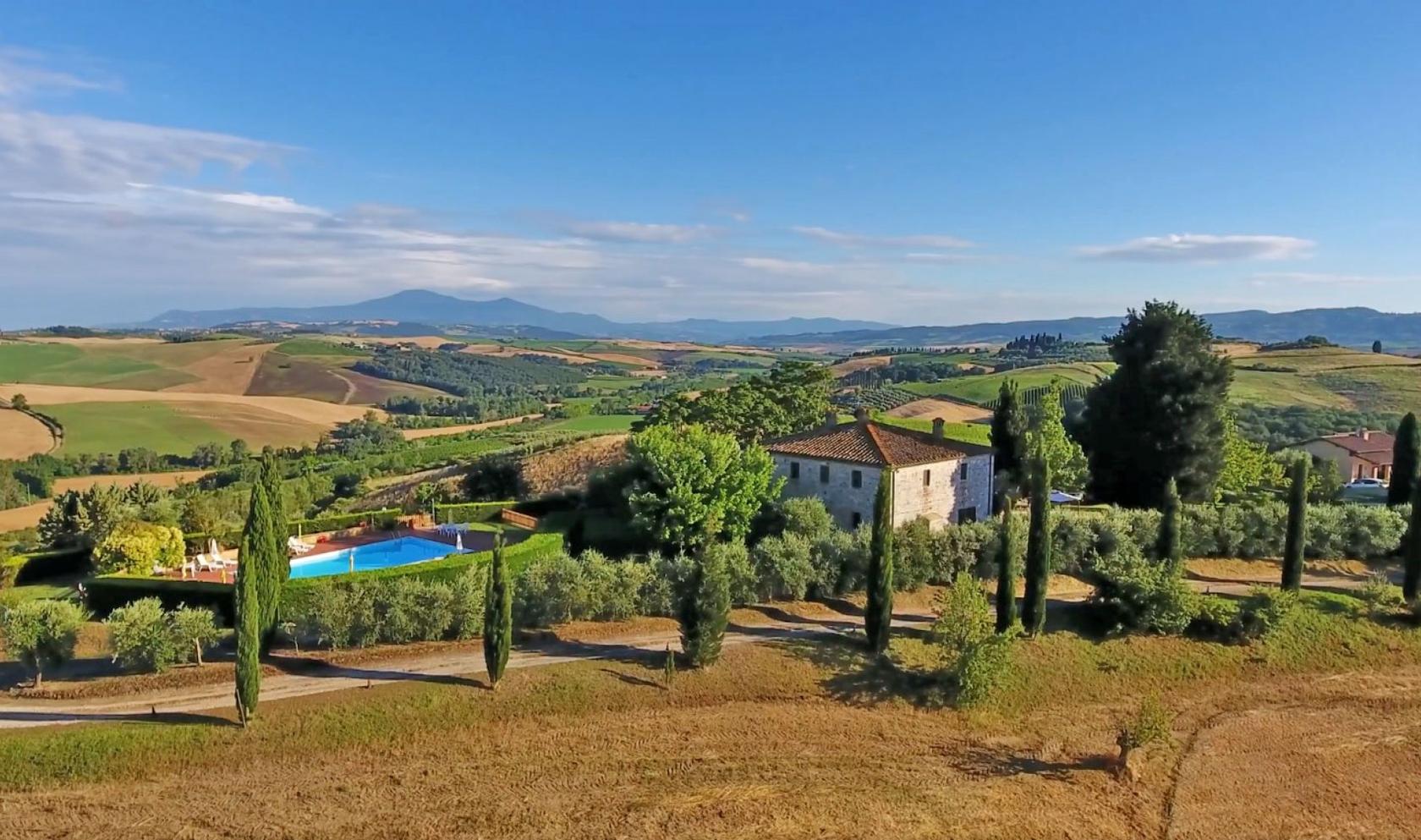 Toscana Immobiliare - Farm estate with vineyards for sale in Montalcino Tuscany