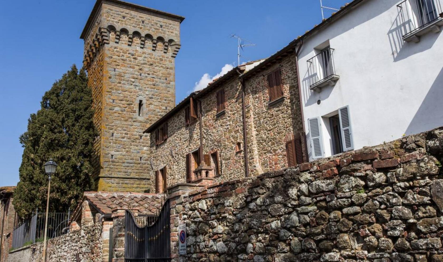Toscana Immobiliare - Appartamento in vendita nel centro storico di un tipico borgo nel comune di Sinalunga.